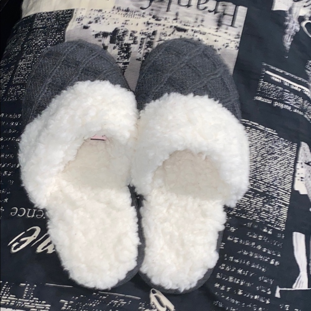 Victoria  secrets slippers